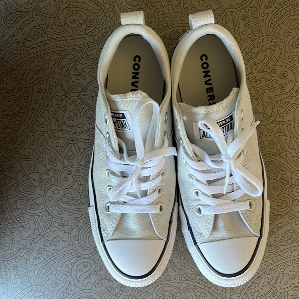 Converse light grey size 8.5 women’s